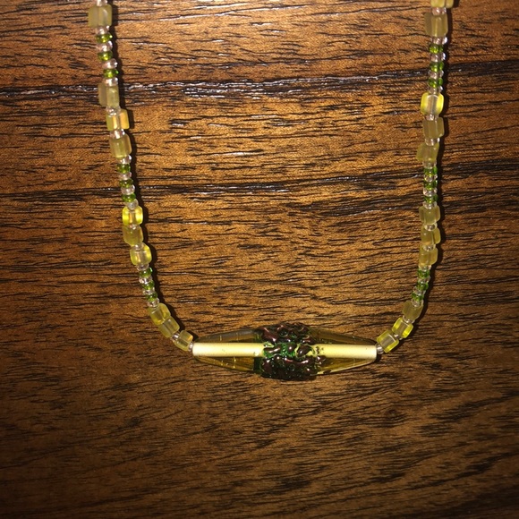 Green and gold glass bead necklace - Picture 2 of 3